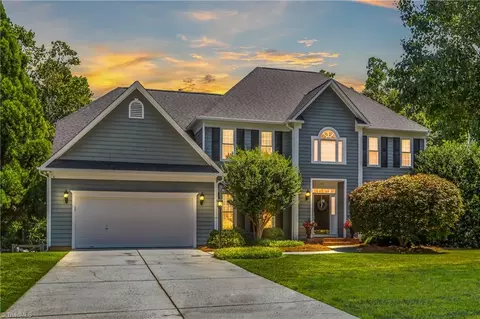 3219 Peninsula Dr, Jamestown, NC 27282