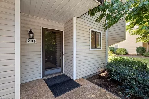 204 Driftwood Ln, Winston Salem, NC 27104