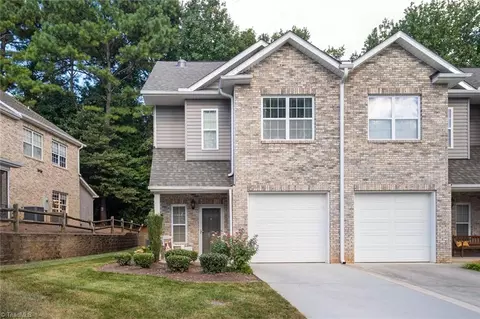 640 Friendway Rd, Greensboro, NC 27410