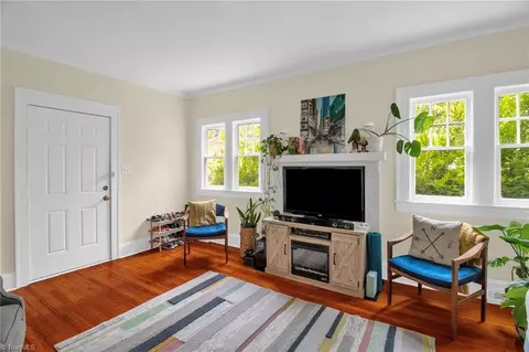 Living - 910 Dayton Ave E, High Point, NC 27262 photo 2 of 4