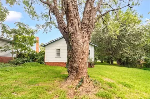 Exterior - 910 Dayton Ave E, High Point, NC 27262 photo 6 of 8