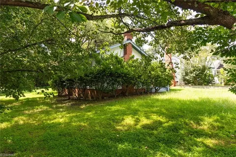 Exterior - 910 Dayton Ave E, High Point, NC 27262 photo 2 of 8