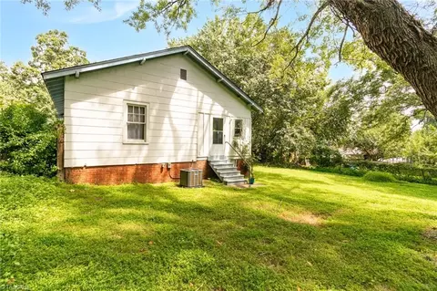 Exterior - 910 Dayton Ave E, High Point, NC 27262 photo 5 of 8
