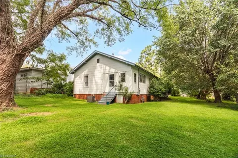 Exterior - 910 Dayton Ave E, High Point, NC 27262 photo 7 of 8