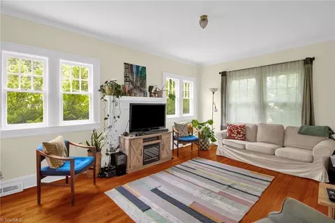 Living - 910 Dayton Ave E, High Point, NC 27262 photo 4 of 4