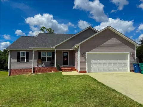 825 Parkland Rd, Reidsville, NC 27320
