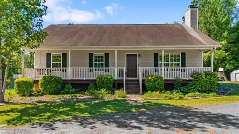 1504 Franklin Hills Ct, Randleman, NC 27317