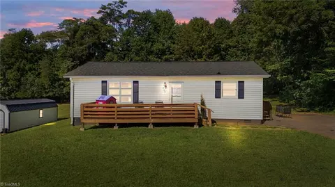 253 Fowler Cir, Dobson, NC 27017
