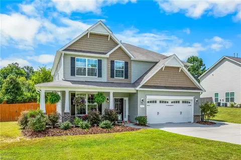 183 Honey Locust Dr N, Thomasville, NC 27360