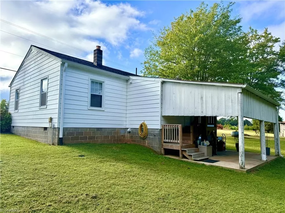 Exterior - 4221 Nc Highway 135, Stoneville, NC 27048 photo 3 of 8