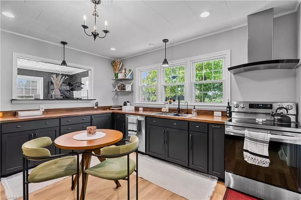 Kitchen - 4221 Nc Highway 135, Stoneville, NC 27048 photo 3 of 5