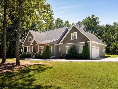 1475 Curry Rd, Kernersville, NC 27284