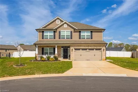 1206 Land Grove Ct, Kernersville, NC 27284