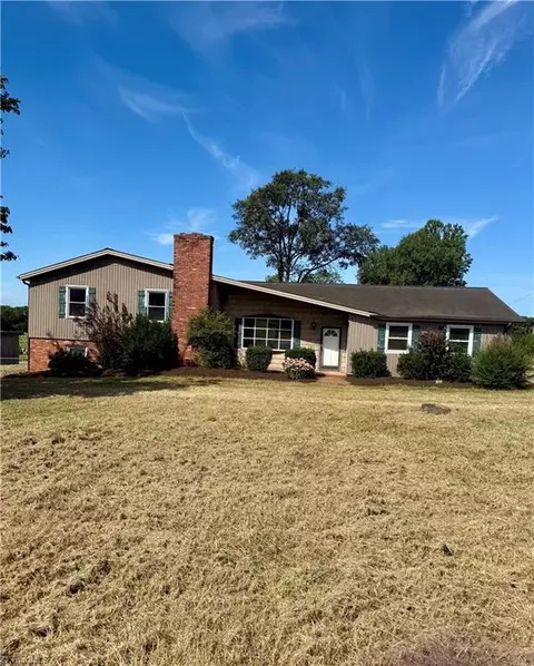 1013 Hobbie Horse Ln, Boonville, NC 27011