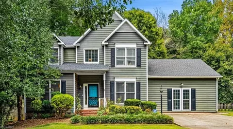 2704 Regents Park Ln, Greensboro, NC 27455