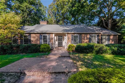 296 Flintshire Rd, Winston Salem, NC 27104