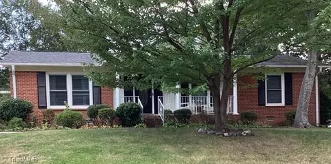 411 Montcastle Dr W, Greensboro, NC 27406