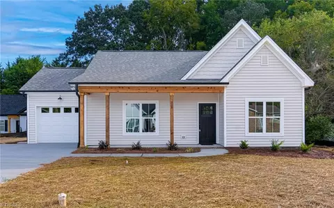 316 Lee Ave W, Yadkinville, NC 27055