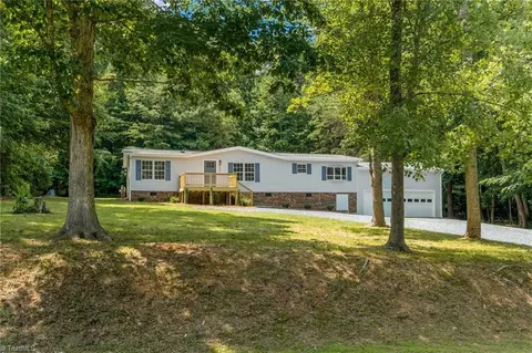 3026 Brookside Ct, Asheboro, NC 27205