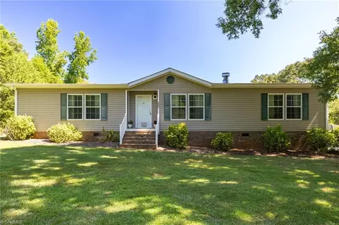 4597 Moffitt Mill Rd, Ramseur, NC 27316
