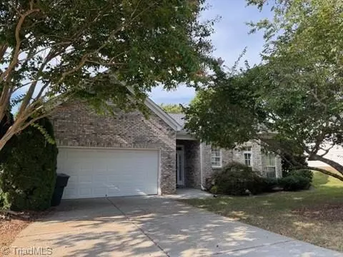 4 Towne Ridge Ct, Greensboro, NC 27455