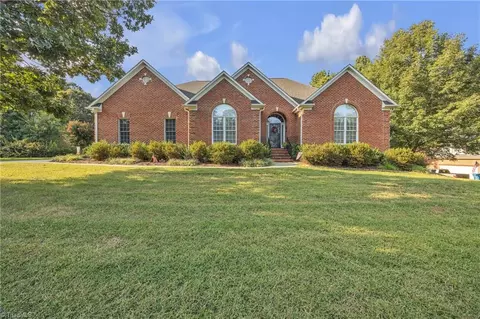 904 Troublesome Creek Dr, Greensboro, NC 27455