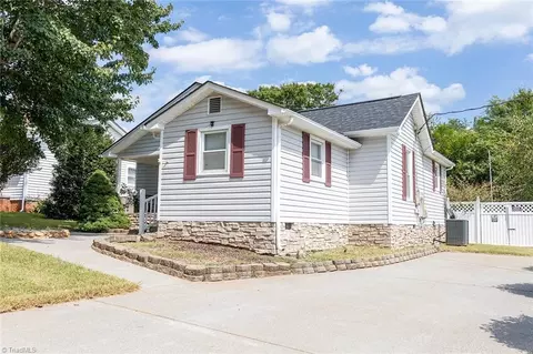 401 3rd Ave N, Mayodan, NC 27027