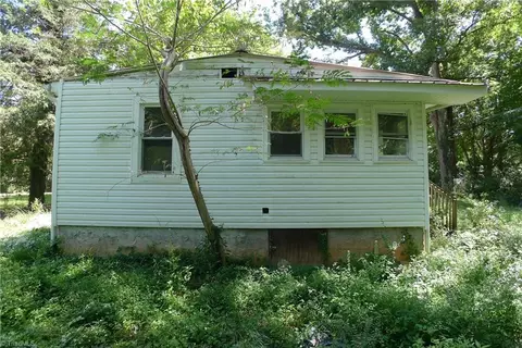 115 Arlington Ave N, Jonesville, NC 28642
