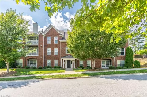 190 Shallowford Reserve Dr #303, Lewisville, NC 27023