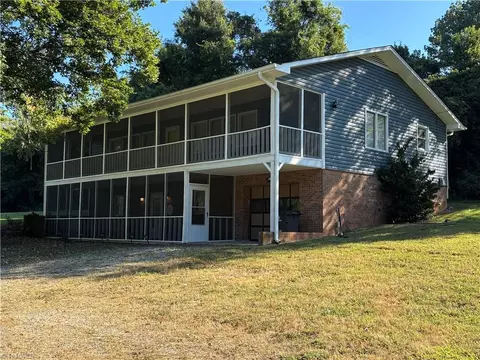 1729 Gyro Dr, Winston Salem, NC 27127