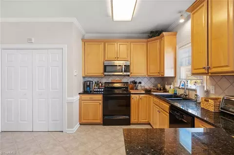 Kitchen - 8061 Glengarriff Rd, Clemmons, NC 27012 photo 2 of 4