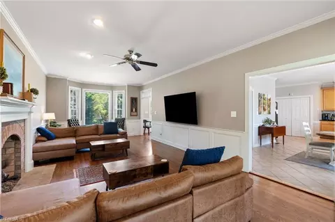 Living - 8061 Glengarriff Rd, Clemmons, NC 27012 photo 3 of 4