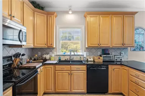 Kitchen - 8061 Glengarriff Rd, Clemmons, NC 27012 photo 1 of 4