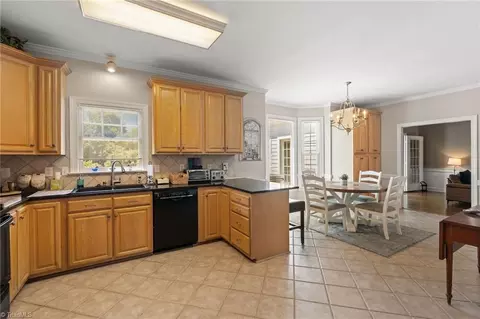 Kitchen - 8061 Glengarriff Rd, Clemmons, NC 27012 photo 4 of 4