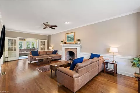 Living - 8061 Glengarriff Rd, Clemmons, NC 27012 photo 2 of 4