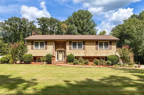 372 Comanche Dr, Advance, NC 27006