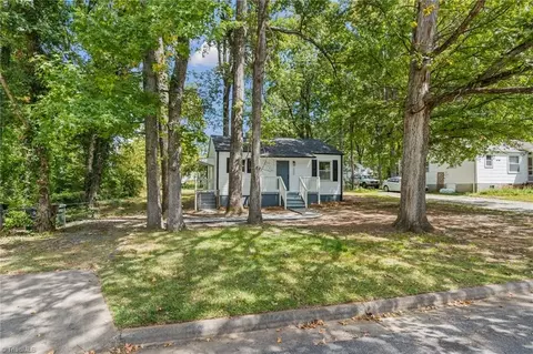 2806 Robin Hood Dr, Greensboro, NC 27408