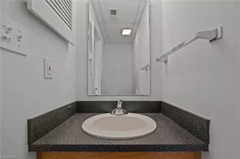 Bath - 686 Mock Rd, High Point, NC 27265 photo 3 of 4