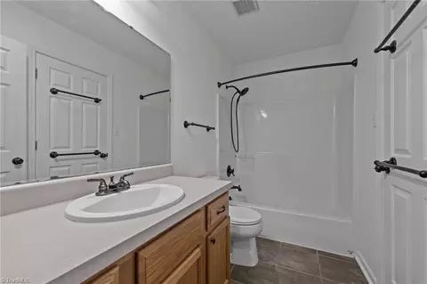 Bath - 686 Mock Rd, High Point, NC 27265 photo 2 of 4