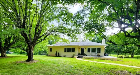 8171 Hillsville Rd, Sophia, NC 27350