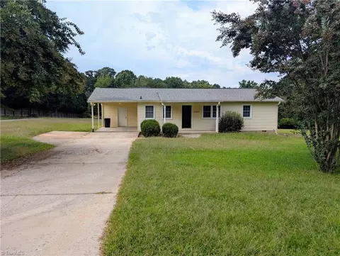 5335 Roburton Rd, Kernersville, NC 27284