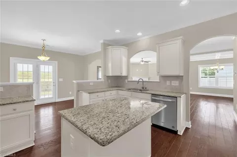 Kitchen - 2354 Hammock Dr, High Point, NC 27265 photo 2 of 4