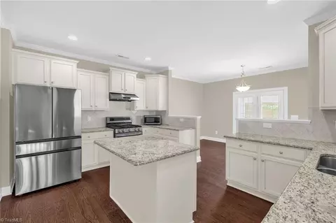 Kitchen - 2354 Hammock Dr, High Point, NC 27265 photo 3 of 4