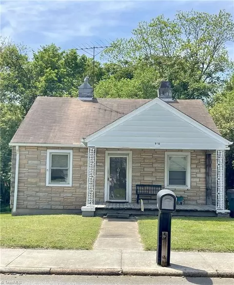 910 Montgomery St, Reidsville, NC 27320