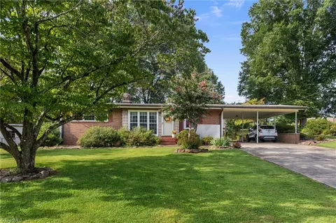 4624 Frandale Dr, Winston Salem, NC 27104