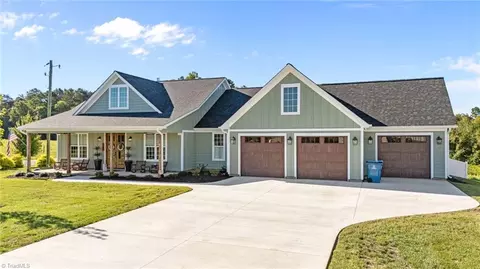 107 Meeting House Ln, Advance, NC 27006