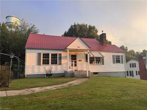 127 Young St, Elkin, NC 28621