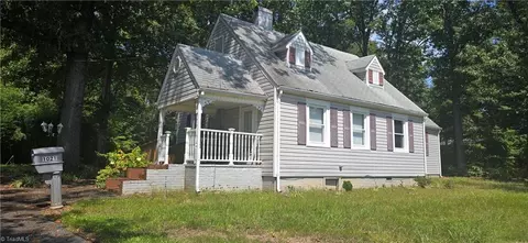 1021 Falcon Rd, Yadkinville, NC 27055