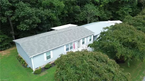 2606 Tritt Ln, Yadkinville, NC 27055