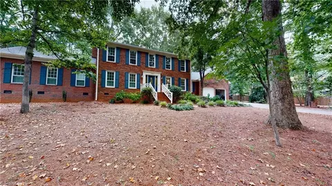 5985 Woodfield Dr, Kernersville, NC 27284